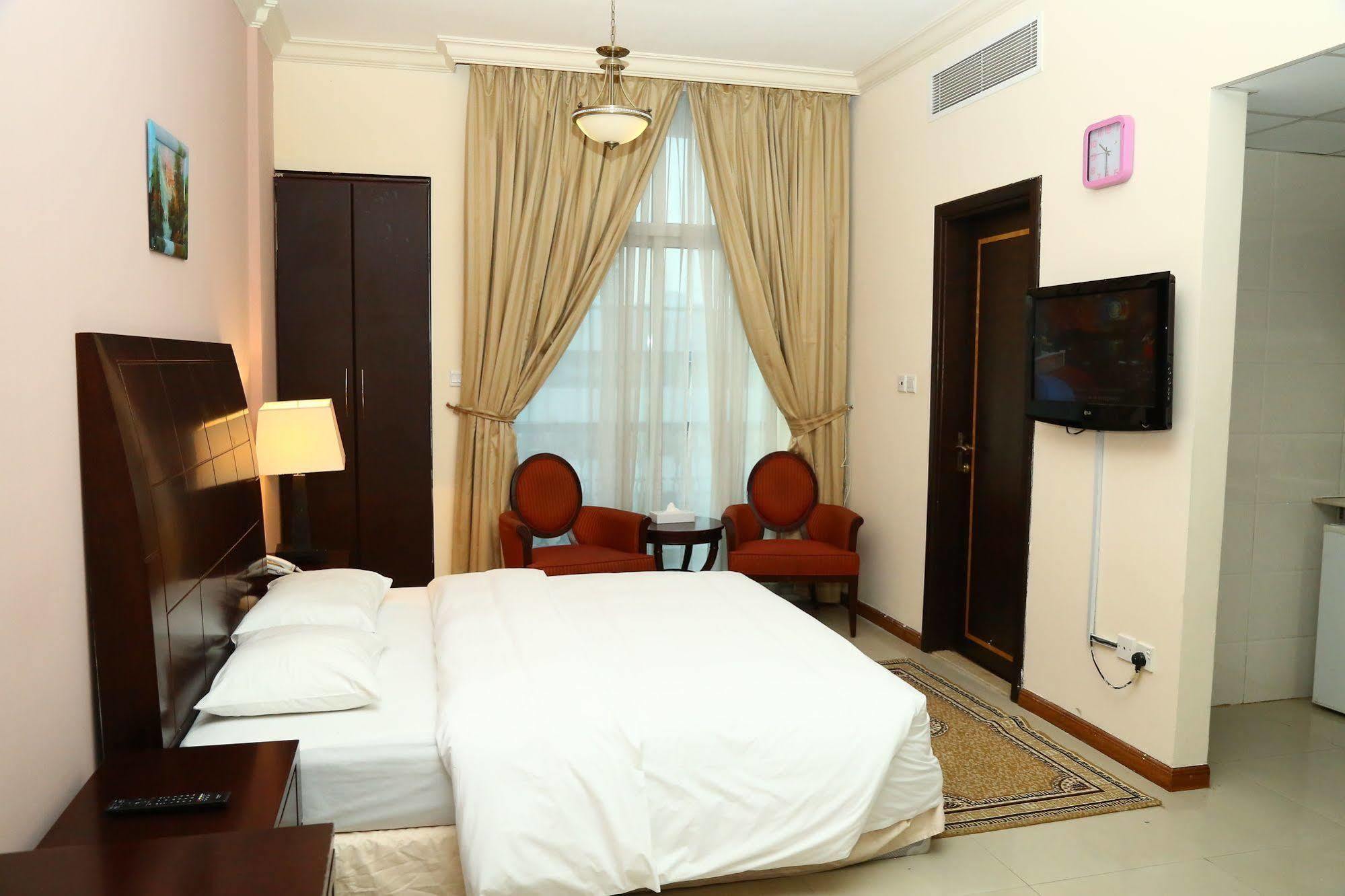 Golden Square Hotel Apartments Dubai Esterno foto