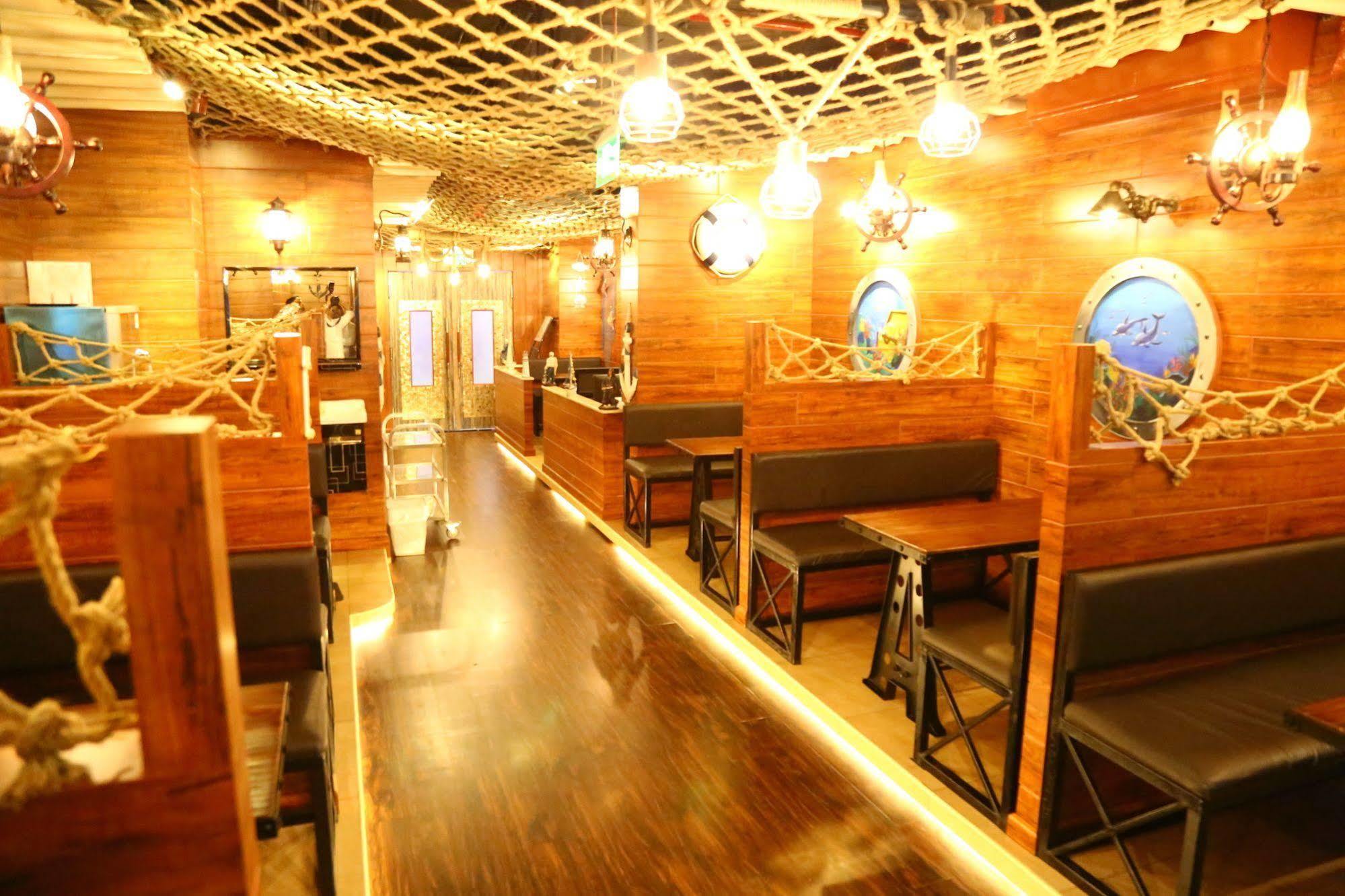 Golden Square Hotel Apartments Dubai Esterno foto